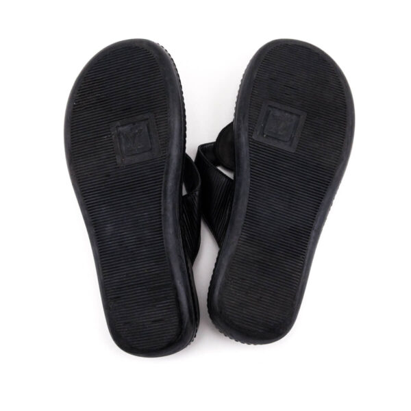 Louis Vuitton Black Epi Thong Sandals Size US 7 | EU 37